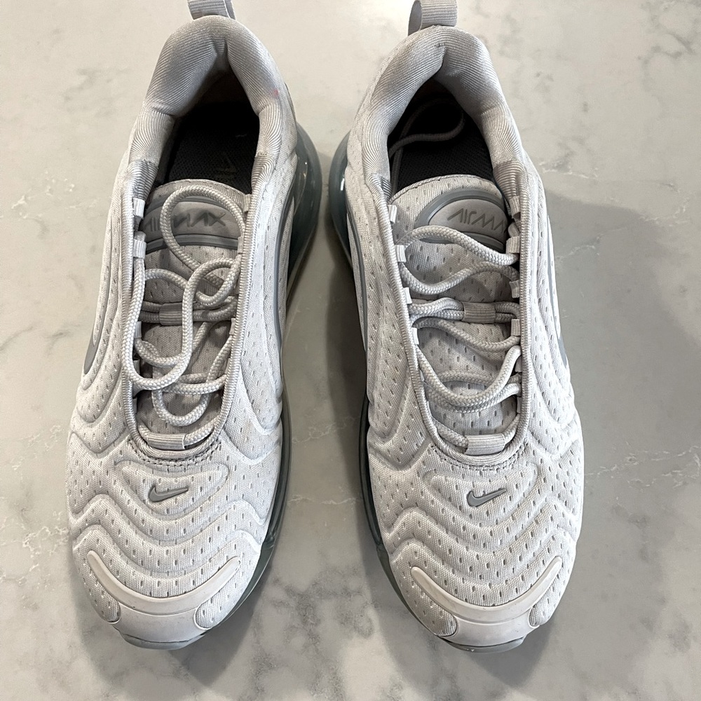 Women’s size 8 Nike Air Max’s in white/silver